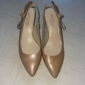 Aerosoles gold/tan slingback pumps size 6